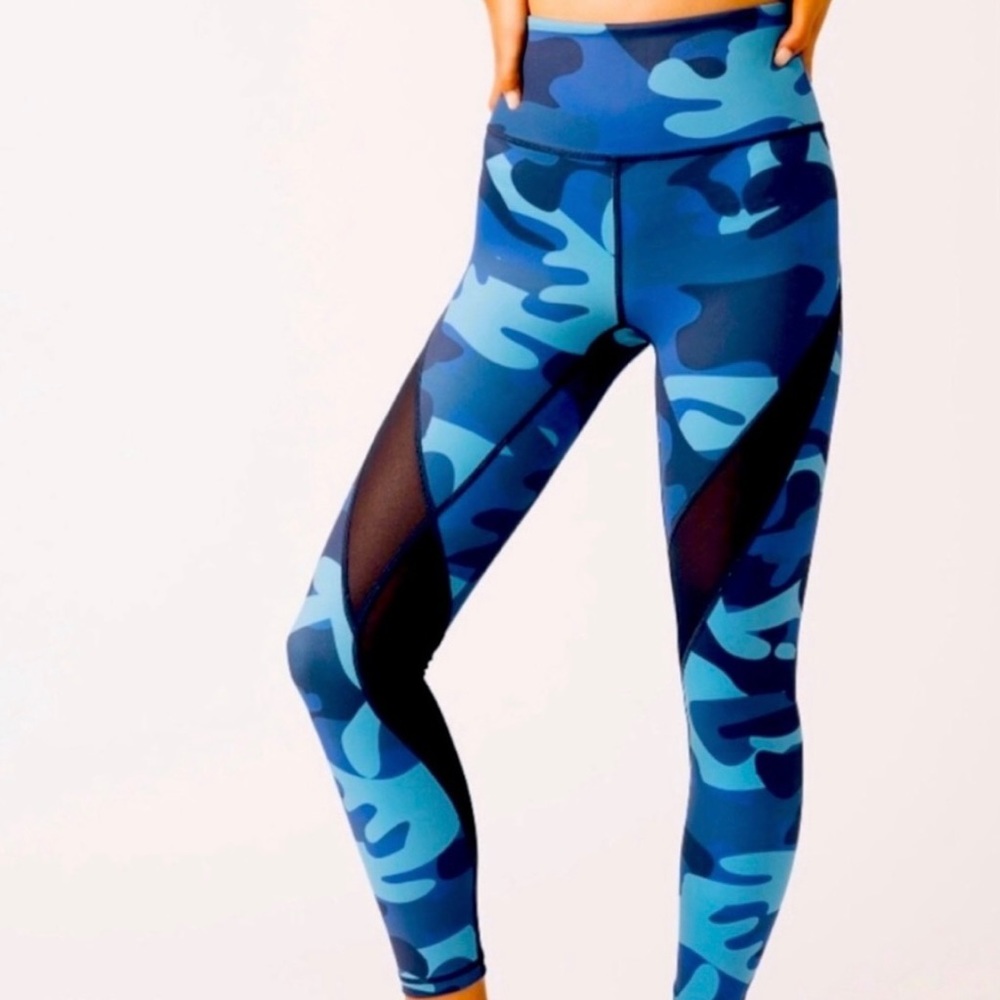 NWOT Zyia Women’s Sports Bra (Large) & Leggings (8-10), Blue & Black Camo